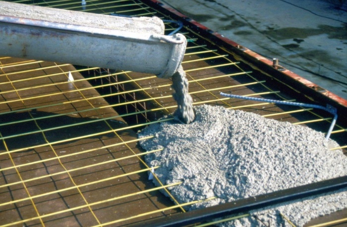 Матеріал, його потрібно не багато - на початку необхідні компоненти для приготування бетону