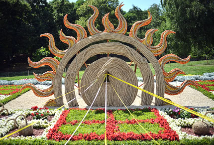 За пару днів до Дня Незалежності України на території Співочого Поля відкриється ювілейна квіткова виставка «Квітковий оберіг», яка йде після фестивалю флористики Місто Сонця