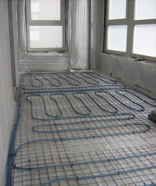 Прокладаємо трубопровідну систему водяного теплої підлоги на балконі